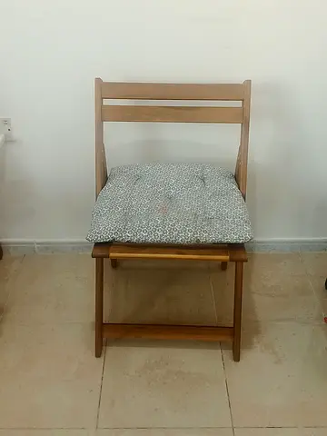 كرسي خشب قابل للطي