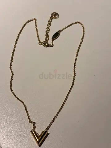 Essential V Necklace Louis Vuitton women