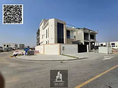 Corner villa in a prime location with a modern design to suit all needs. Ground floor, first floor,
