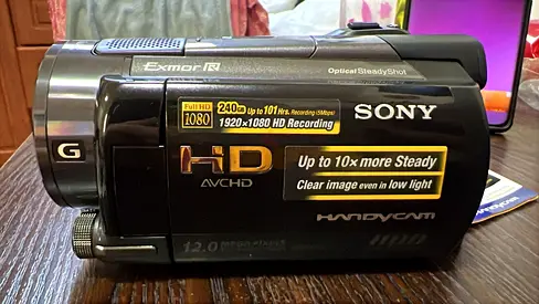 Sony Handycam HD Camcorder, Excellent Condition 1920 x 1080 240GB