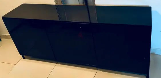 Stylish Black Glossy TV Cabinet for Elegant Living Rooms