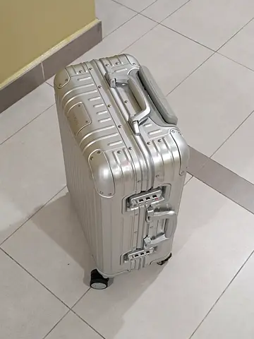 Suitcase super
