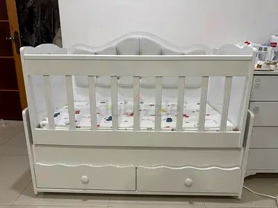 Stylish White Crib with Storage for Your Babys Comfort, brand new, used for 2 months
