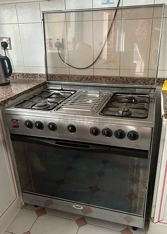 Oven and cooking appliances