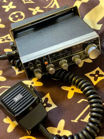 Walkie talkie for vehicle