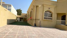 Luxury villa for rent in Al Raqayeb 1 - Ajman Specifications: Land area: 7,800 square feet 4 spaciou