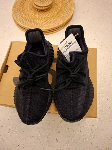 Adidas Yeezy Boost 350 V2 - Classic Black Onyx