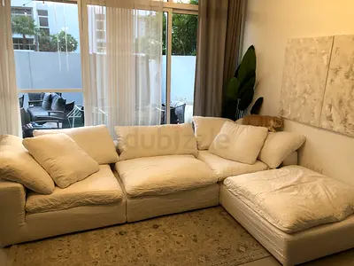 Marina home with feathers