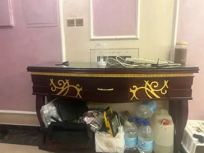 Elegant Traditional Console Table with Intricate Detailing