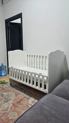 Charming White Baby Crib for Sale - Perfect for Your Nursery!