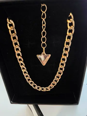 Brand New Stylish Guess Chain Short Necklace