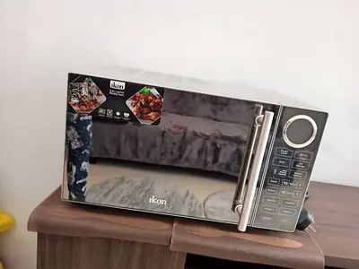 Ikon Microwave in Excellent Condition