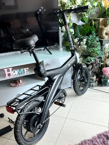 دراجه كهربائيه شبه جديد للبيع مع الشاحن وسرعته 35 e-bike like new with charger speed goes 35km/h