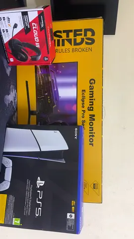 Complete Gaming Set: PS5, Gaming Monitor, and Accessories