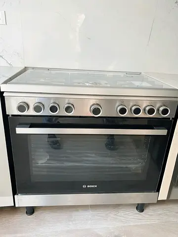 Bosch Powerful 5 burner Full Gas Cooker 90 by 60 cm Durability and performance