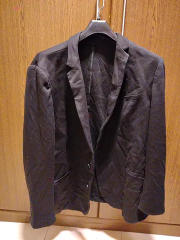 Stylish Black Blazer for Modern Elegance