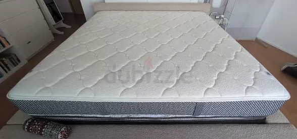Luxurious 200*210 King-Size Mattress for Ultimate Comfort