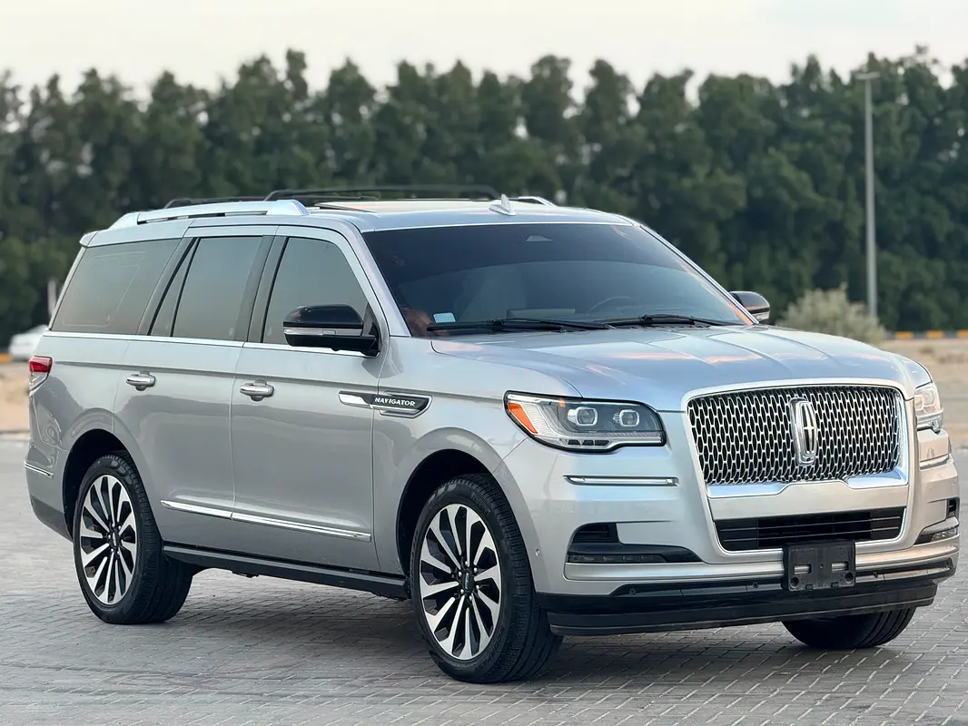 Lincoln Navigator 2024 — photo 1 of 16