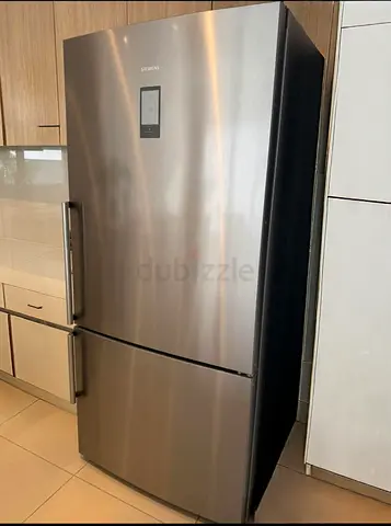 Siemens IQ700 Top Fridge Bottom Freezer – German Made superior performance