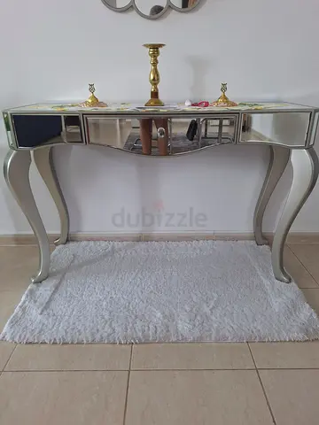 Elegant Mirrored Console Table without the rug