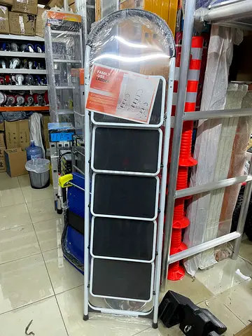 Compact and Stylish Folding Chair - Perfect for Any Space