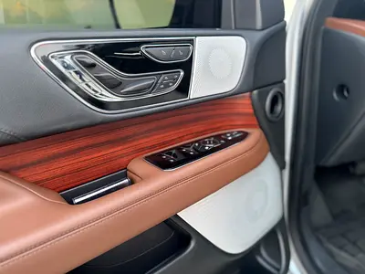 صورة 10 لـ 2024 Lincoln NAVIGATOR