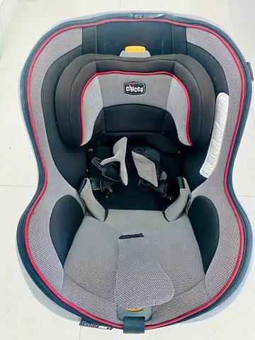 Chicco Infant Car Seat - Safe and Comfortable for Your Baby!