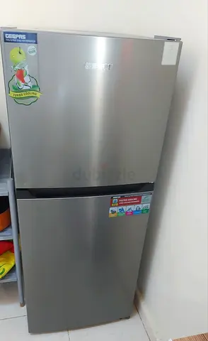 For Sale: Reliable and Efficient Refrigerator - Perfect for Your Kitchen!