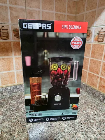 Geepas 3 in 1 Blender - Perfect for Smoothies and More!
