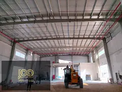 New warehouse, 25,000 cubic feet, 250 kilowatts of electricity, price per foot 40 dirhams