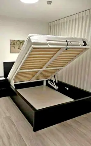 Ikea queen size hydraulic bed with Ikea mattress