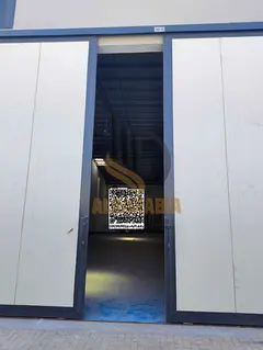 This is a warehouse/commercial space for rent in Umm Al Quwain, with specifications suitable for sma