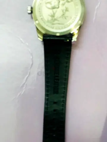 Elegant Mens Sport Watch with Durable Strap