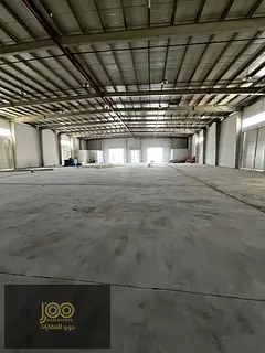 Spacious warehouse in Umm Al Thaub, Umm Al Quwain, ideal for storage or business, secure area, easy