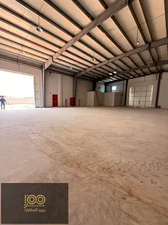 warehouse with a total area of 10,000 sq ft, featuring four internal rooms that can serve as adminis