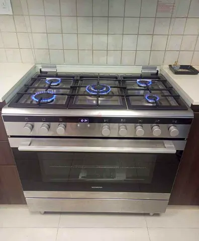 . Model Siemens Digital Clock Oven Fan 5 Burner Full Gas Cooker Range Size 90cm