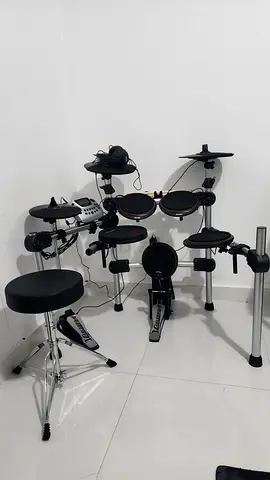 Electric Drum Kit for Sale - Perfect for Aspiring Drummers!