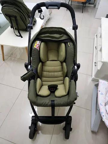 Graco stroller with car seat and bassinet