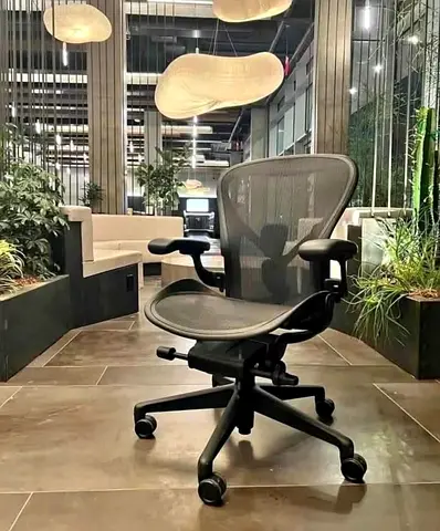 Remastered Herman miller size B fully loaded