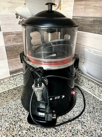 Hot chocolate maker