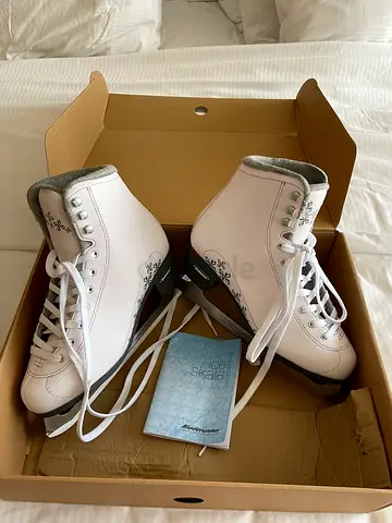 Womens Ice Skates - new size 9