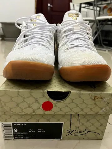 Nike Kobe A.D. Big Stage White Metallic Gold Size 9US w/ Original Box (USED)