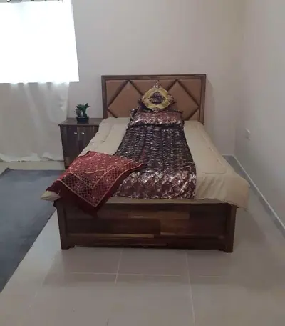 Elegant Wooden Bed Set with matres سريرمع الفرشة