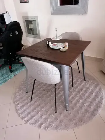 Chic Dining Table with Modern Chairs