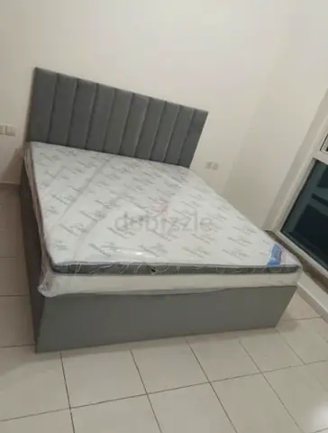 Comfortable Queen Size Bed with Modern Design