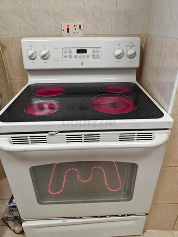 Reliable GE Electric Range with Smooth Top Surface