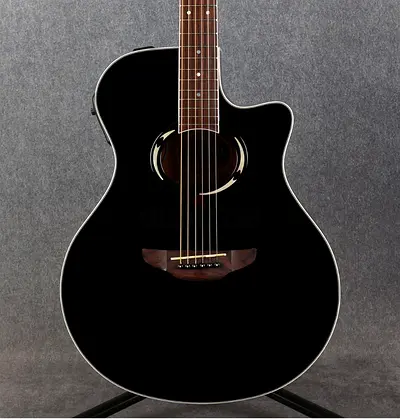 Yamaha APX500 electric acoustic guitar