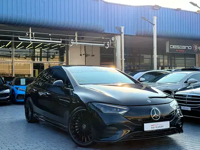 MERCEDES EQE350 - MODEL 2023 - GCC SPECS - NO ACCIDENT OR PAINT - UNDER WARANTY + SERVICE