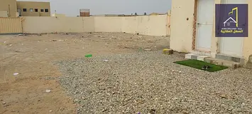 Land plot with an office and an external fence – strategic location