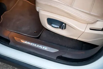 صورة مصغرة 17 لـ 2020 Jaguar F-PACE